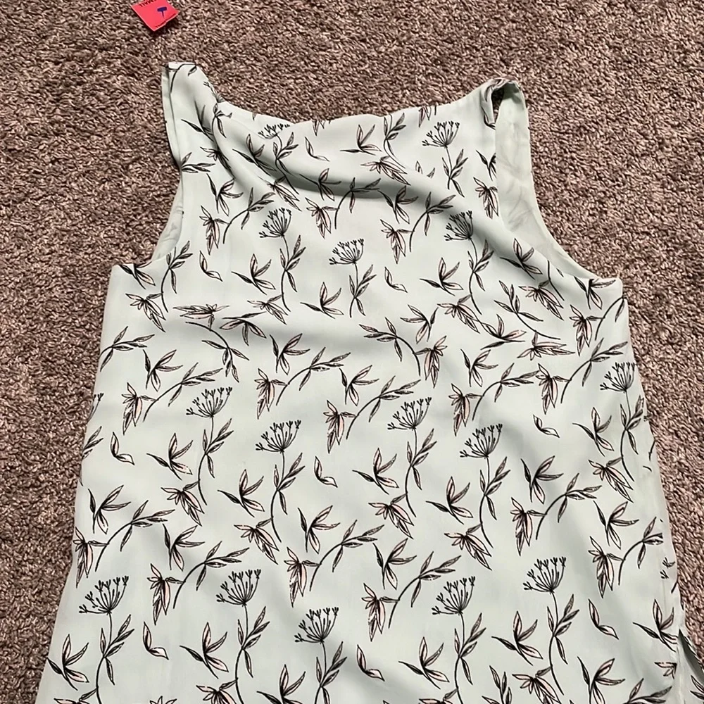 Loft women’s Mint Green sleeveless shell with print soft  great condition sizeXS